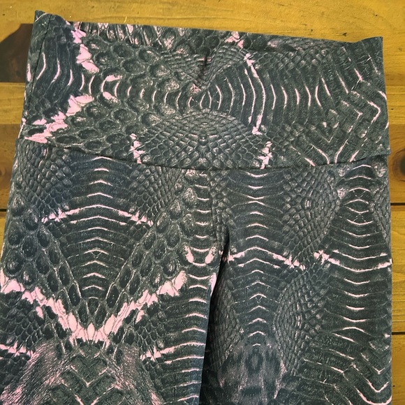 Bela Fit Gray and Pink Snakeskin Print Supplex Fabric Supersoft Leggings - Picture 2 of 3